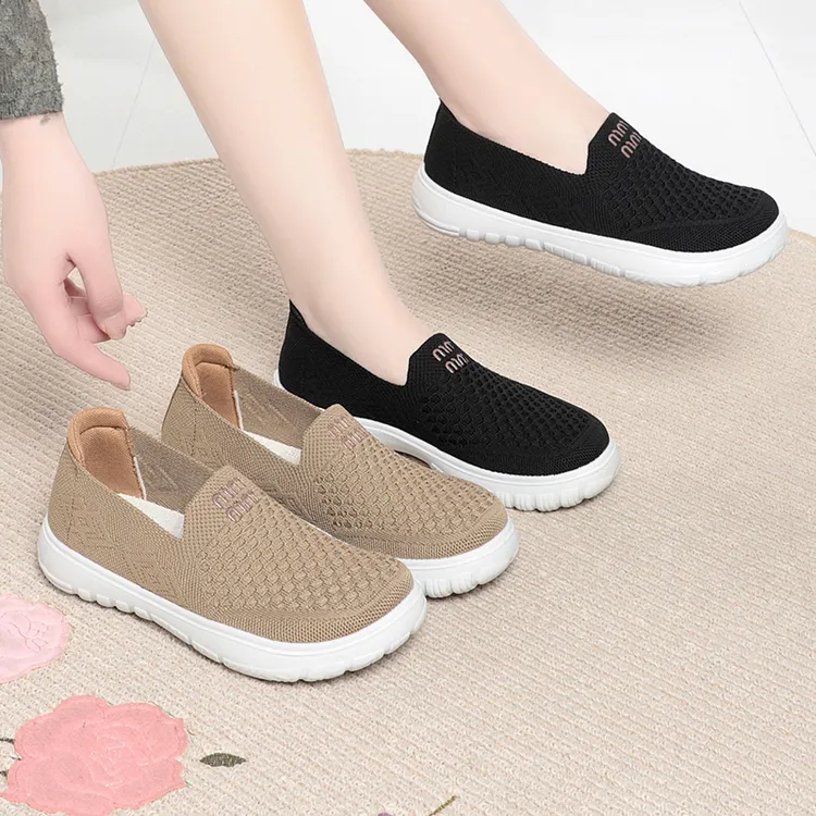 2025春季新款老北京布鞋女透气轻便软底防滑运动一脚蹬妈妈单鞋