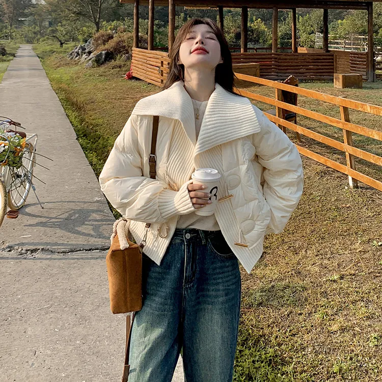 米白色时尚洋气百搭加厚保暖羽绒服女2025冬季新款针织拼接领外套