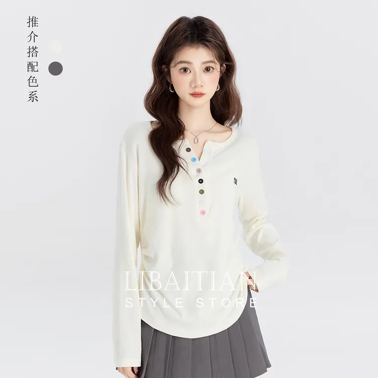 彩扣半开领正肩长袖T恤女025秋季新款设计感V领修身内搭打底上衣