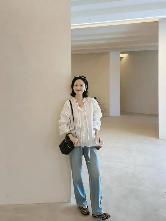 2025早春新款韩系白色抽绳设计感洋气别致系带衬衫百搭牛仔裤套装