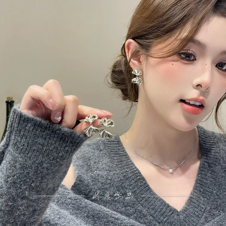 【恰度】小众设计感个性蝴蝶结耳钉