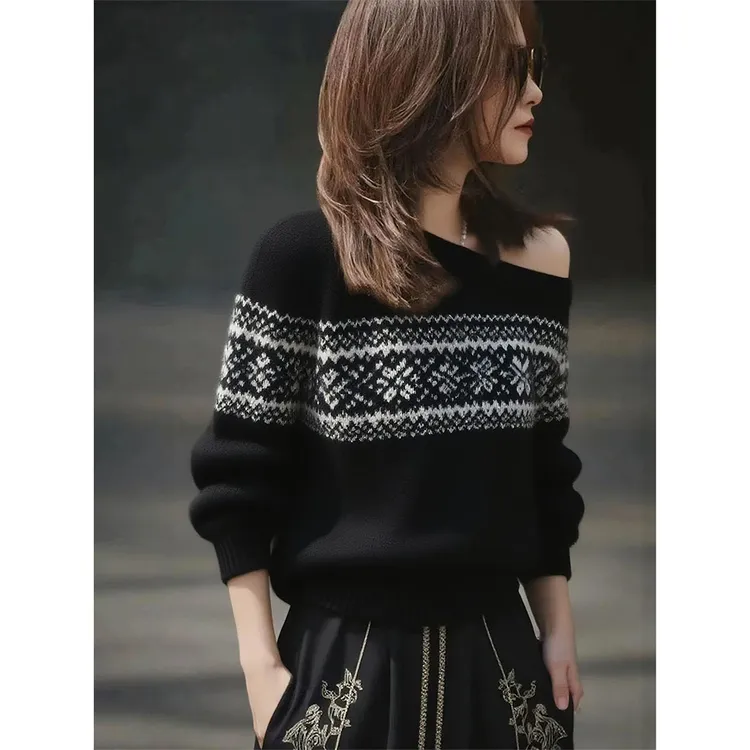 韩系慵懒风斜肩露肩长袖针织衫女秋季新款轻奢高级感黑色百搭上衣