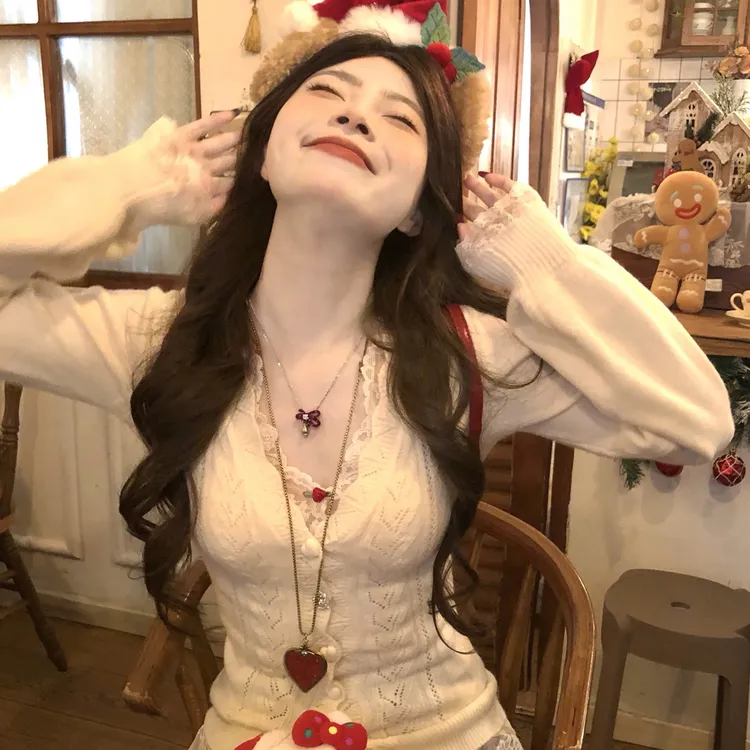 大码胖妹妹甜辣风爱心纽扣针织开衫女秋冬圣诞新年氛围感红色毛衣