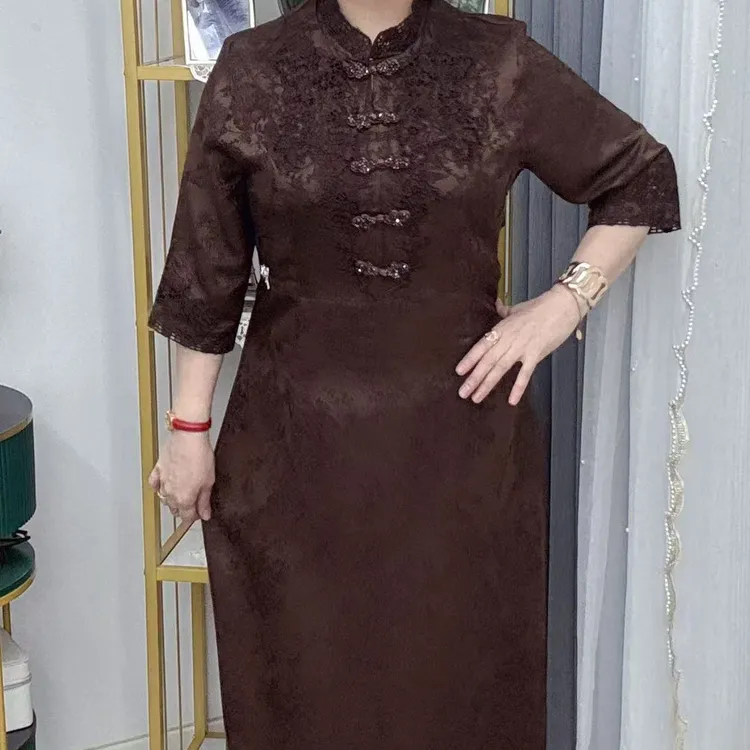 妈妈春夏国风五分袖休闲透气舒适刺绣洋气连衣裙