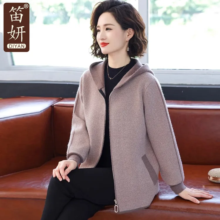 妈妈款春装外套洋气高贵短款格子上衣50岁中老年人女春秋冬季连帽