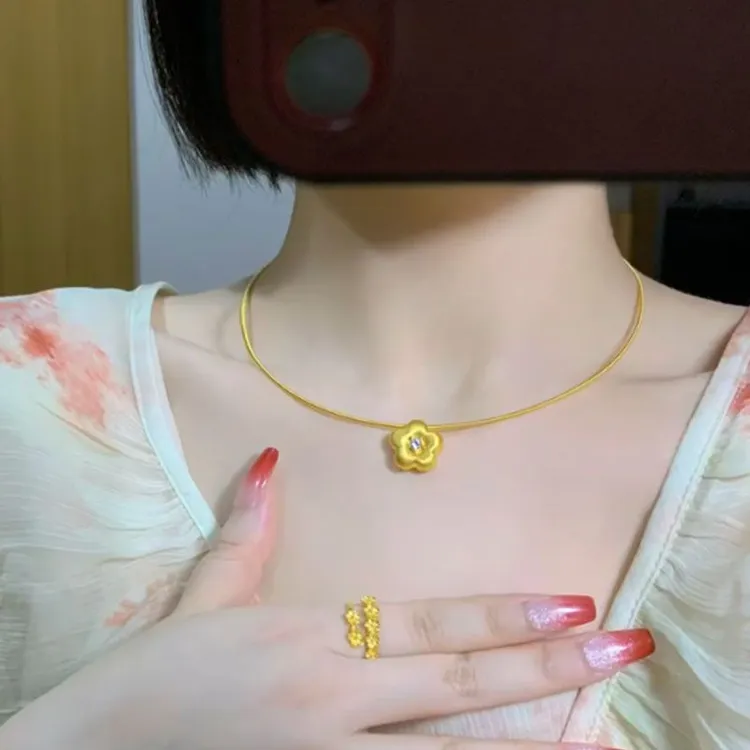 复古轻奢黄金色小花吊坠项圈女新款花折枝若若花朵大人颈圈礼物  
