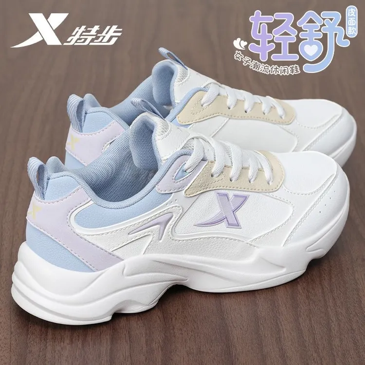 特步女鞋运动鞋秋季新款皮面防水跑步鞋轻质防滑增高学生休闲鞋子