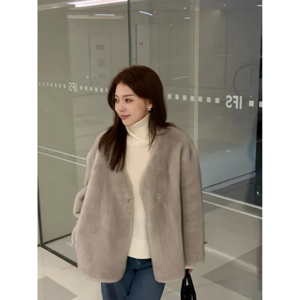 【晚宴】MEGANLE保暖环保仿貂绒V领宽松皮毛一体外套2025015