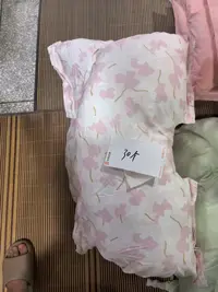 《厚广家》3楼30×60粉白全棉C型枕 发1个 