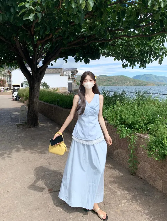 2025夏季新款韩系设计蕾丝拼接V领无袖背心高腰半身裙时尚套装女