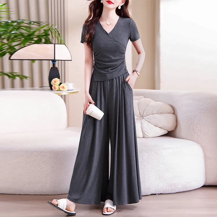 气质上班族轻奢小众高级感女装V领针织短袖休闲套装显瘦宽松洋气