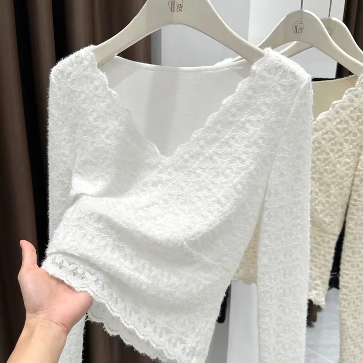 高级感白色大V领性感蕾丝打底衫女秋冬新款加绒保暖长袖修身上衣