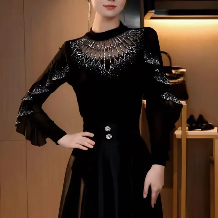 荷叶边圆领复古港风长袖烫钻T恤名媛修身时尚黑色