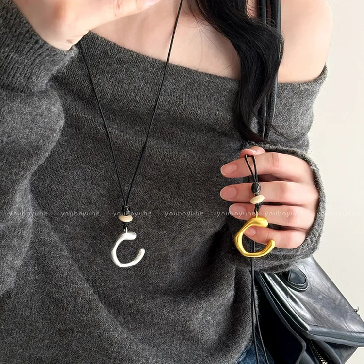 铜皮质项链 冷淡风不规则C字吊坠项链女款秋冬长款毛衣链时尚配饰