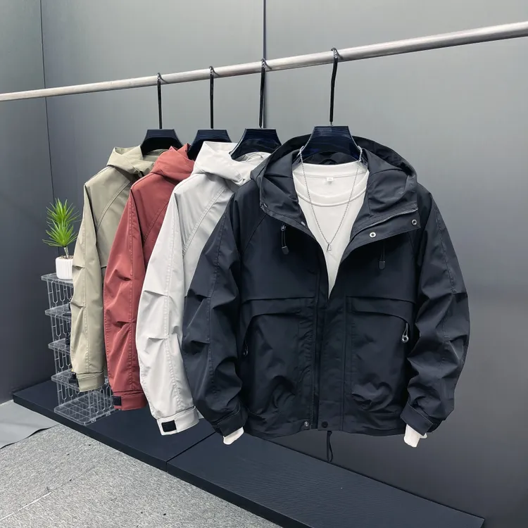 2025秋季男士新款宽松户外工装外套潮流设计感连帽夹克防风冲锋衣