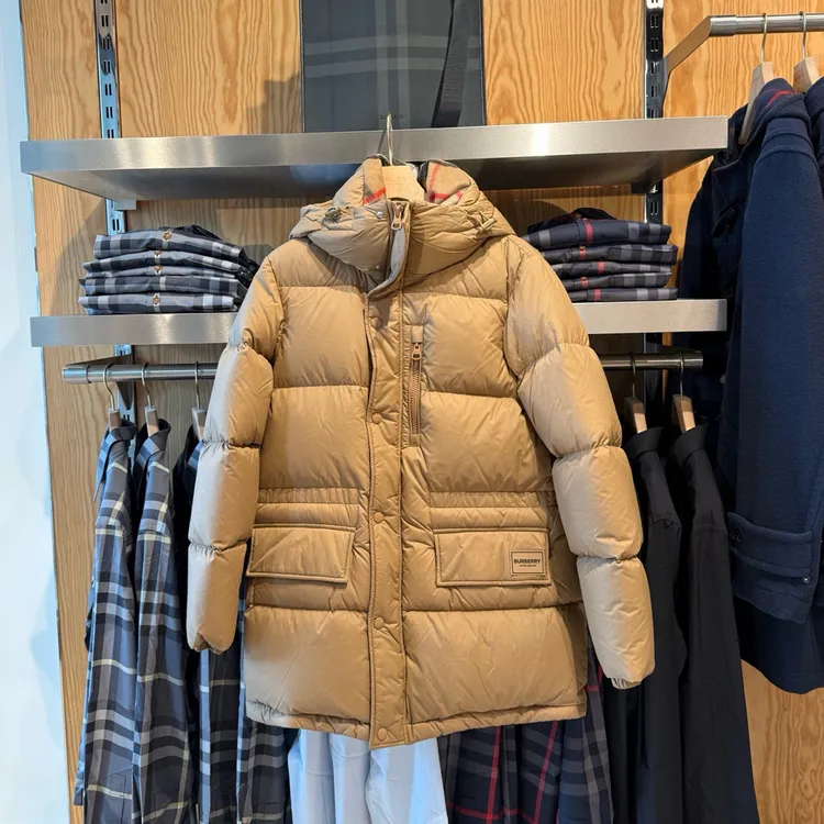 未使用 BURBERRY/博柏利 驼色连帽长款鸭绒羽绒服 8105223