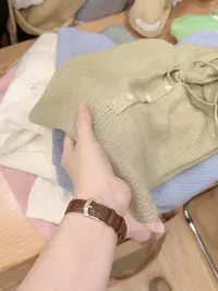 七言家巨好看！ins穿搭#豆沙绿多粒扣软糯抽绳帽衫