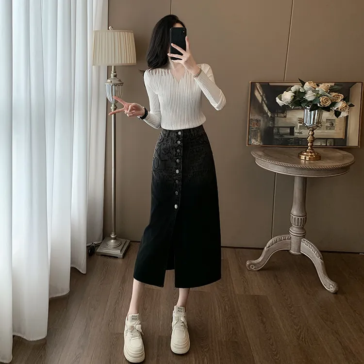 初春时尚新款洋气修身百搭T恤上衣内搭小衫牛仔半身裙两件套装女