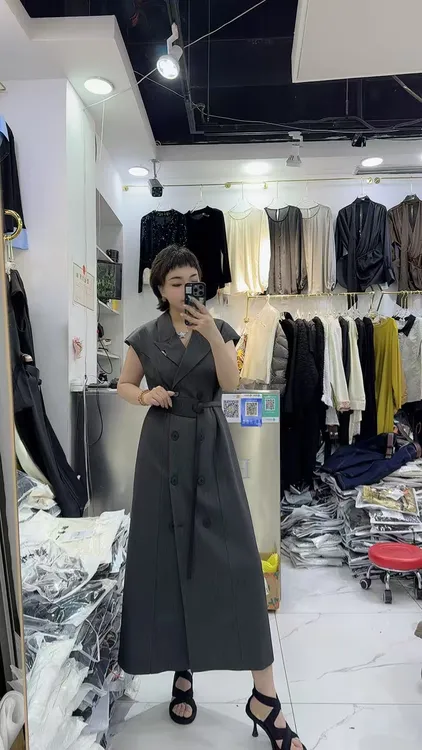 胖MM翻领腰带设计感长款大码女装气质通勤风显瘦洋气连衣裙1930