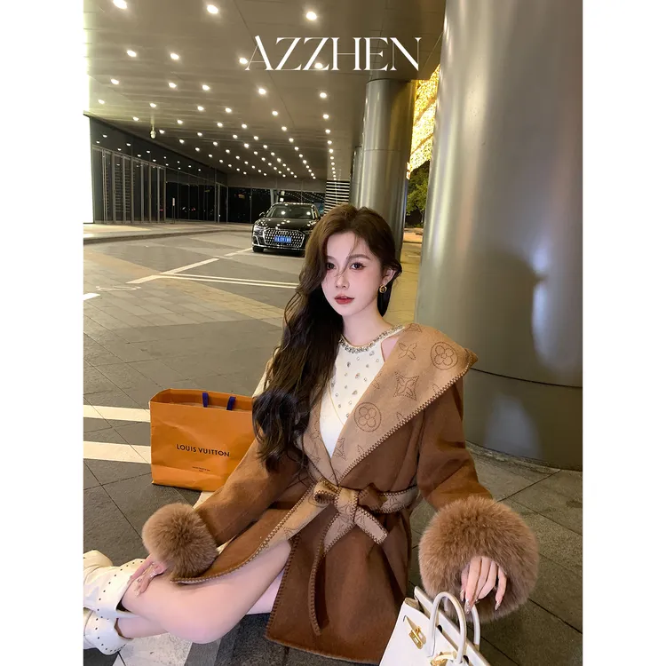 AZZHEN【矜冷格调】冬70绵羊毛连帽大衣拼接100狐狸毛外套AZ5PMW21