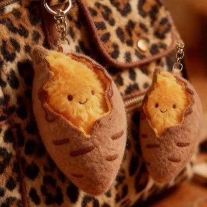 【视频同款】萌趣烤蜜薯烤地瓜毛绒包挂件红薯可爱情侣送朋友礼物