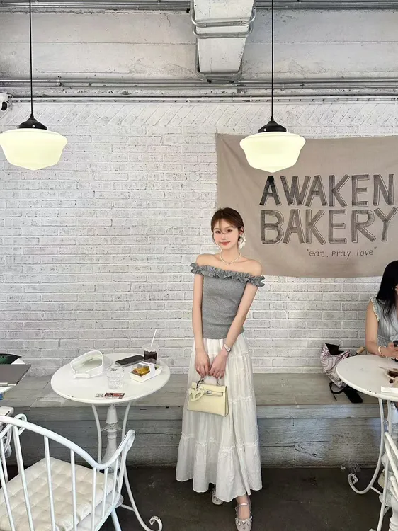 2025夏季新款韩系甜美花灰色一字露肩木耳边吊带背心白色半身裙