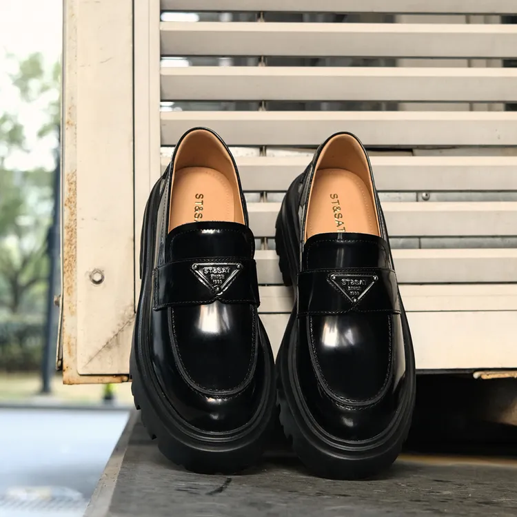 星期六女鞋英伦风黑色乐福鞋百搭轻奢新款真皮鞋明星同款百搭鞋子