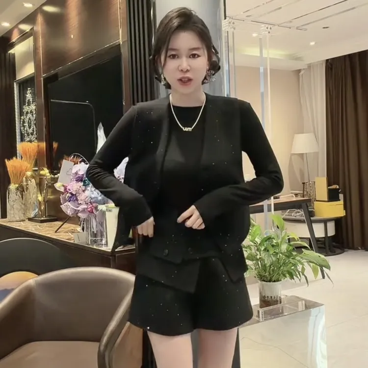 网红爆款时尚套装女秋冬款洋气西装马甲高腰显瘦短裤气质两件套