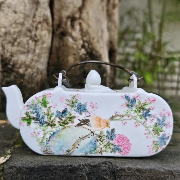 浅绛彩细路花鸟提梁壶