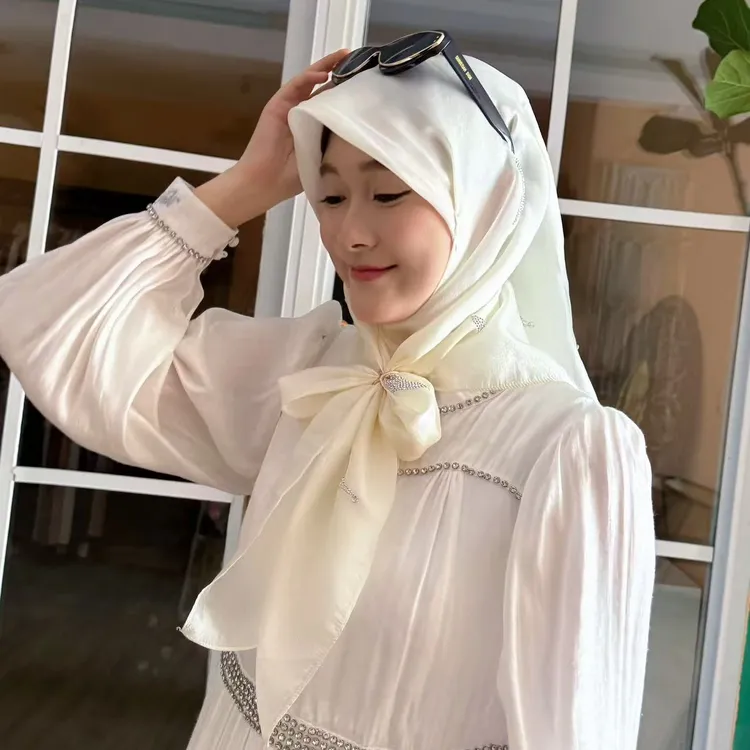 T2510人丝鱼尾拼钻方巾