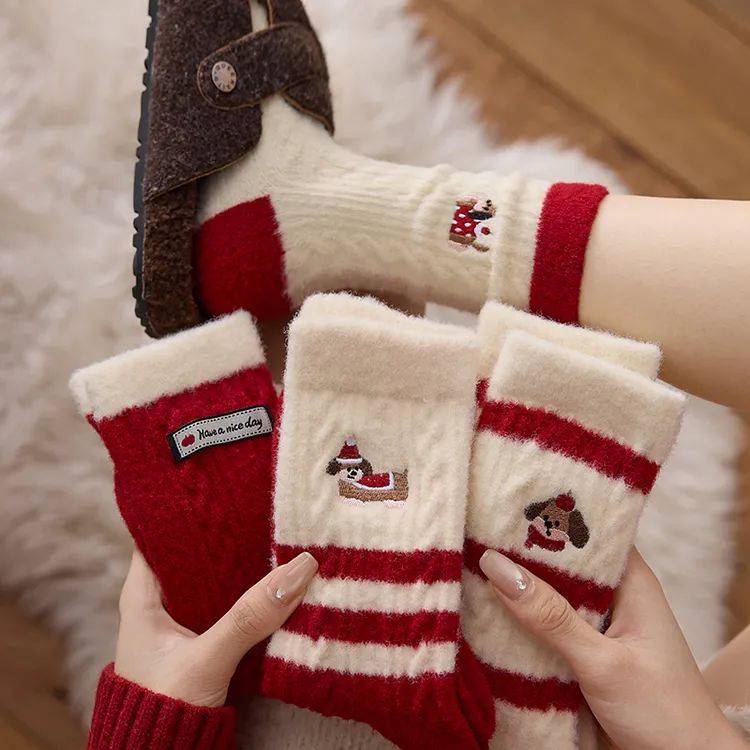 冬季加厚保暖澳绒小狗袜子女中筒本命年大红色长袜毛绒睡眠地板袜