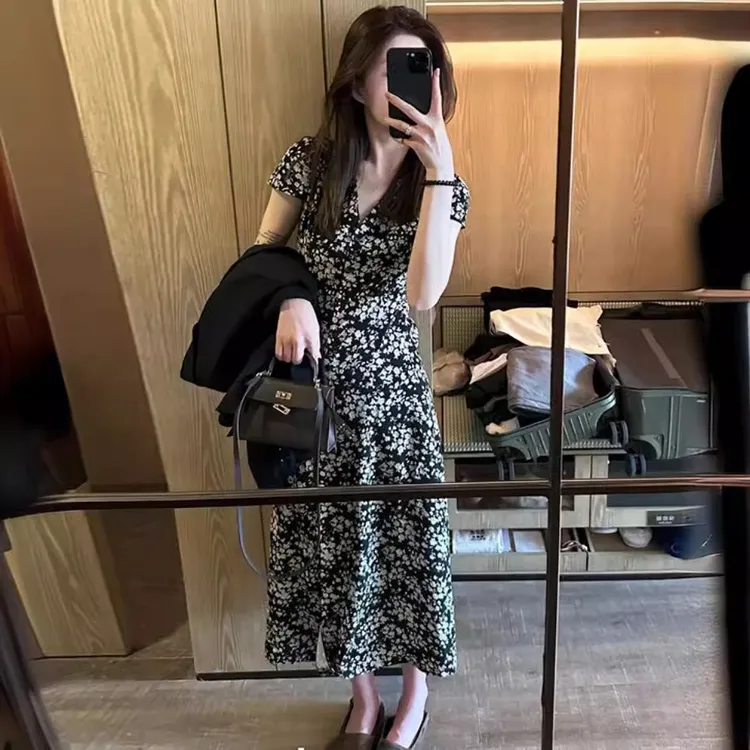 2025夏装新款茶歇法式复古赫本风长裙显瘦黑色领碎花雪纺连衣裙