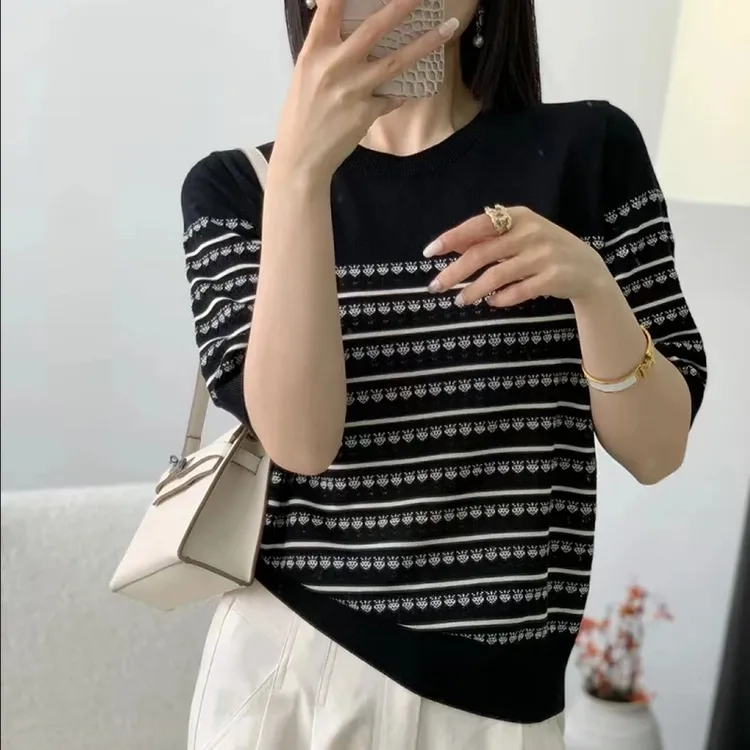 夏季莱赛尔天丝针织短袖T恤女圆领提花条纹五分袖宽松上衣打底衫