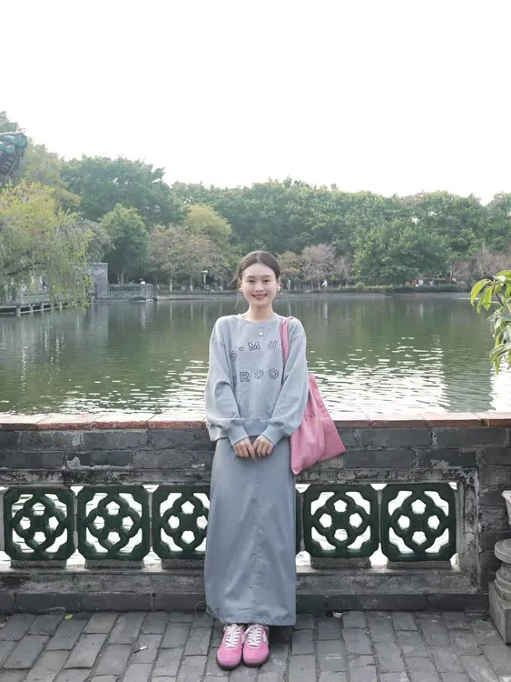 开春穿搭小个子套装女新款灰色复古卫衣百搭高腰显瘦半身裙两件套