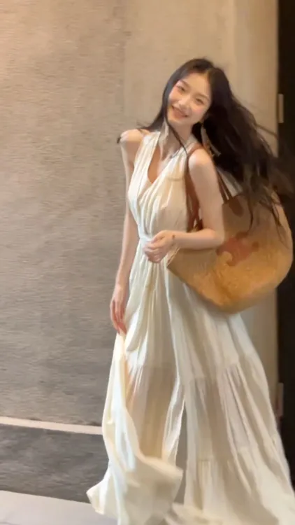 2025夏季新款时尚连衣裙气质显瘦洋气休闲百搭性感辣妹外穿连衣裙