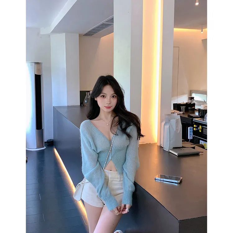 2025甜美温柔时尚套装高级感针织长袖上衣高腰修身显瘦白色短裤女