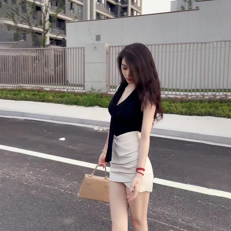 迈沃格气质飘带修身无袖背心女夏季2024新款褶皱收腰辣妹性感上衣