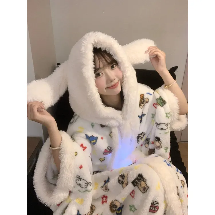 可爱蜡笔小新法兰绒睡袍女秋冬新款加厚保暖连帽外套家居服睡裙