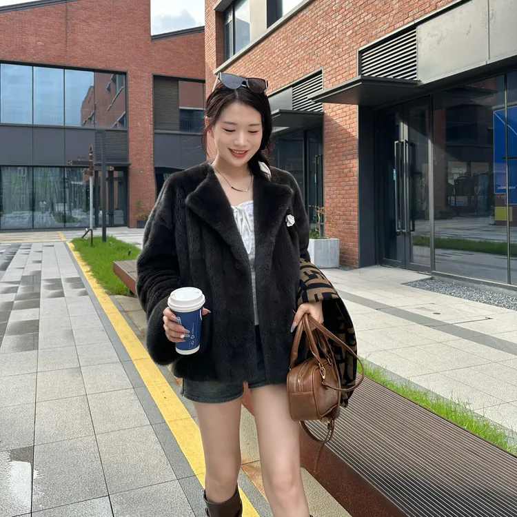【东方雪宝】2025新款挽袖进口水貂大衣女皮草外套天鹅绒短二级整貂