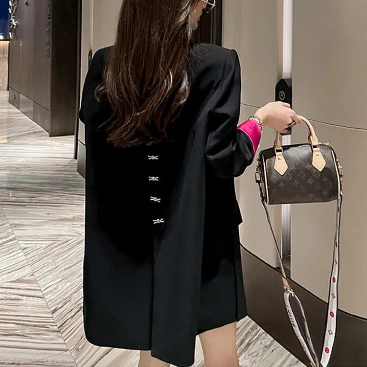 大码2025春秋黑色西装外套女胖mm韩版宽松设计感通勤开叉气质西服