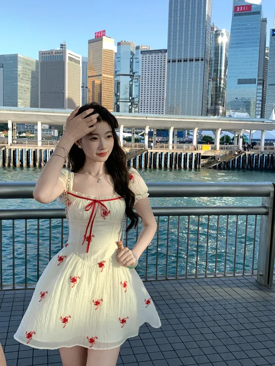 EIA一尧【浆果乐园】气质明媚俏皮立体绣花连衣裙显瘦法式长短款夏