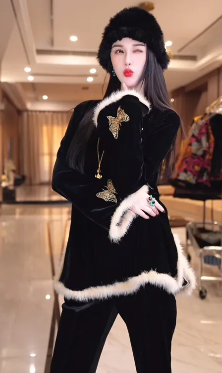 飞儿【蝶绣幽绒】2025早秋新款丝绒拼接水貂毛上衣衬衫