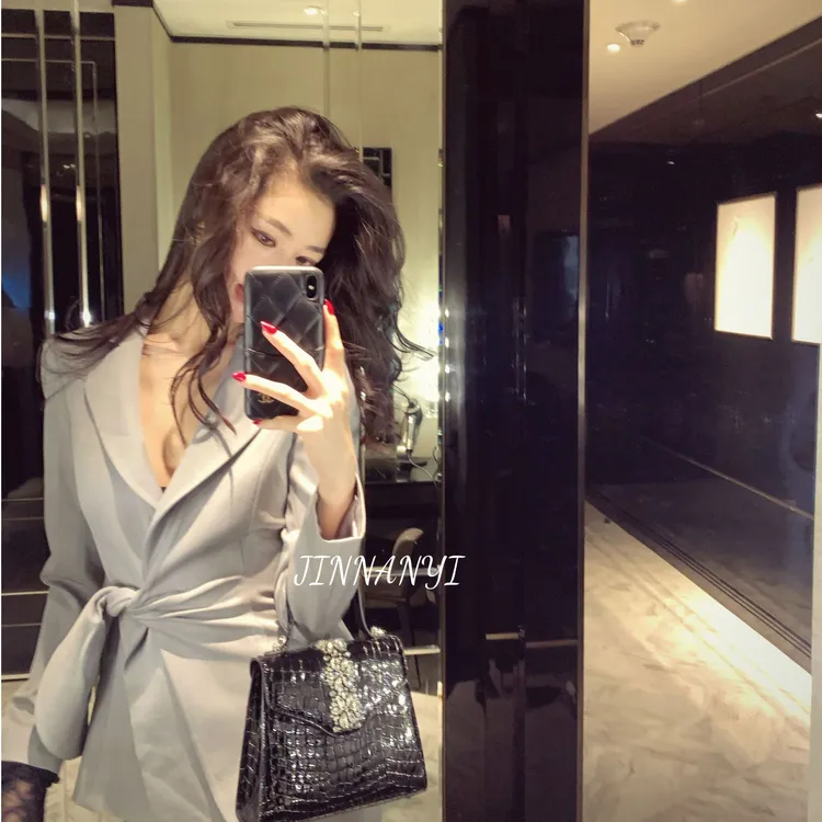 金南一  秋季气质收腰修身设计感包臀半裙西装套装0111210898