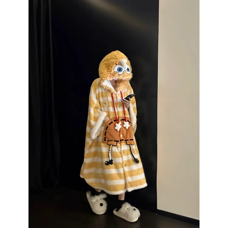 可爱海绵宝宝珊瑚绒连帽睡衣女秋冬保暖加厚家居服可外穿睡袍斗篷