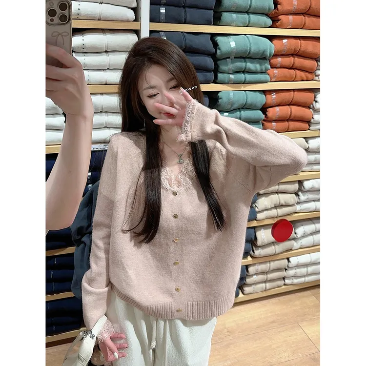 蕾丝拼接针织毛衣打底衫女秋冬新款内搭宽松显瘦设计感长袖上衣潮