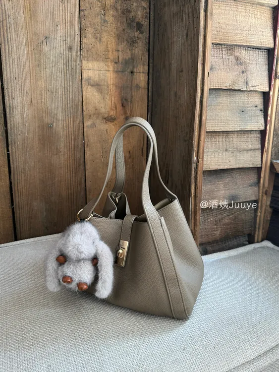 酒姨Juuye新款软皮手提菜篮子水桶包高级时尚百搭通勤单肩斜挎包