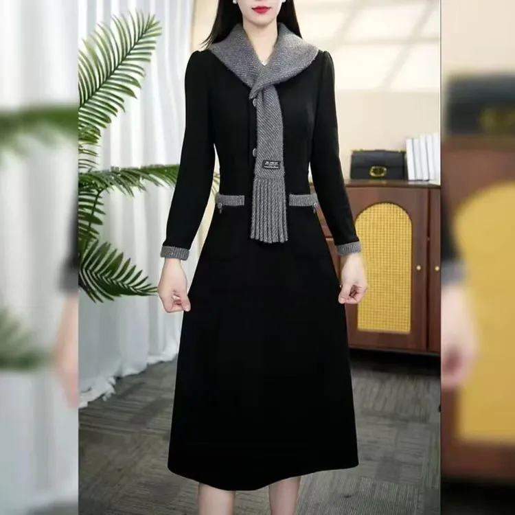 秋冬黑色连衣裙新款裙子围巾领显瘦简单大方中长款气质修身打底裙