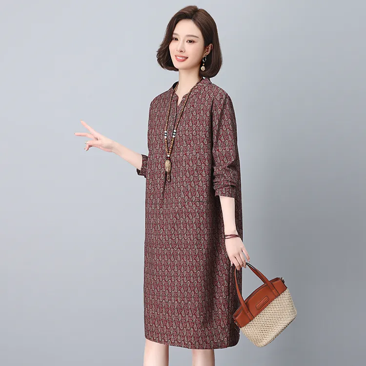 休闲连衣裙女春秋2025新款妈妈宽松大码文艺复古纯棉V领中长裙子