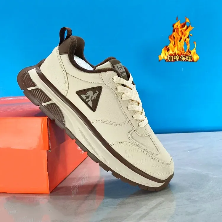 JSK加绒保暖增高厚底轻底冬季休闲风零下皮面男士低帮潮鞋米白色