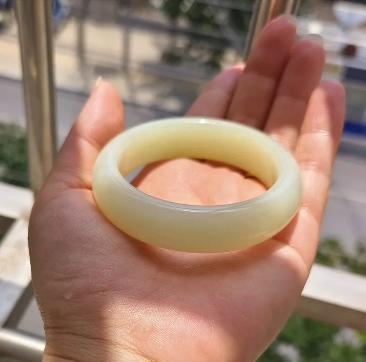 天然和田玉蜂蜜水厚装小宽胎气质款手镯